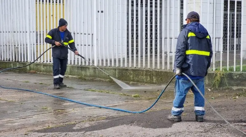 EMASEO trabaja en la limpieza de espacios públicos- Últimas noticias Ecuador