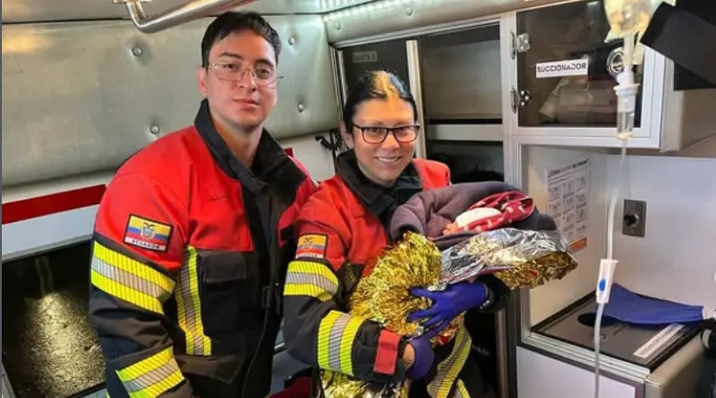 Bomberos asisten parto en vía pública en Quito- Últimas noticias Ecuador