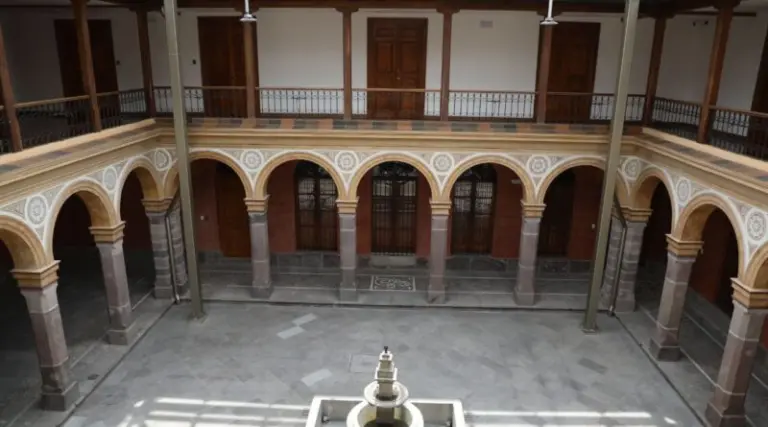 Resguardo de archivos municipales en Quito