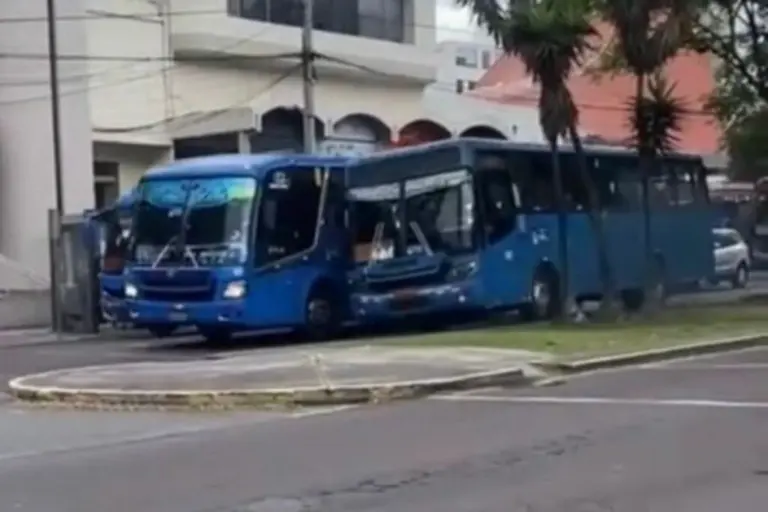 Sancionan conductores por persecución en Quito