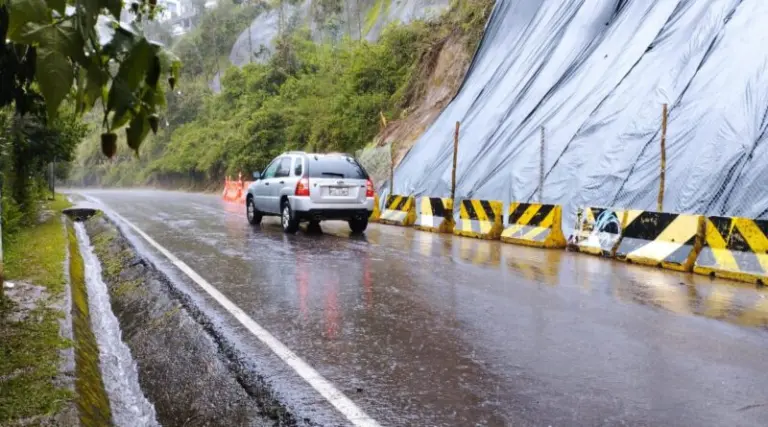 Circulación habilitada en antigua vía a Nayón