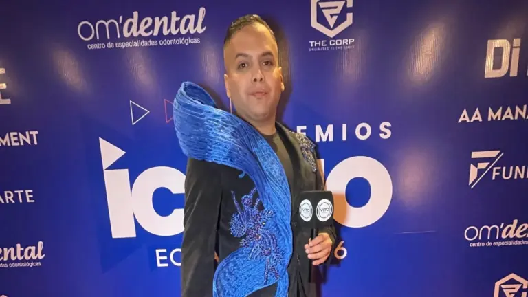 Dieter Hoffmann se convierte en el centro de atención tras su look en los Premios Ícono