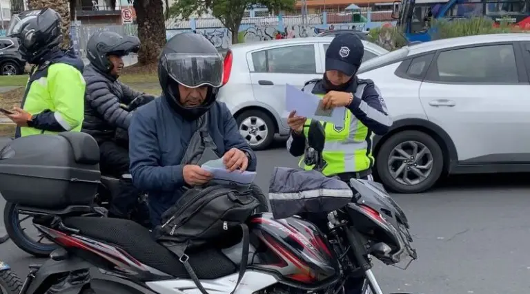 Operativos de control a motociclistas en Quito