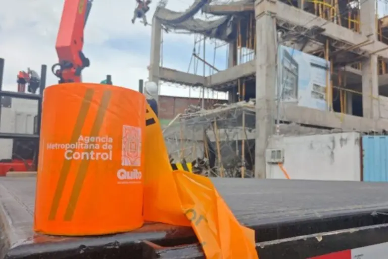 Suspensión de obra en Tumbaco en Quito