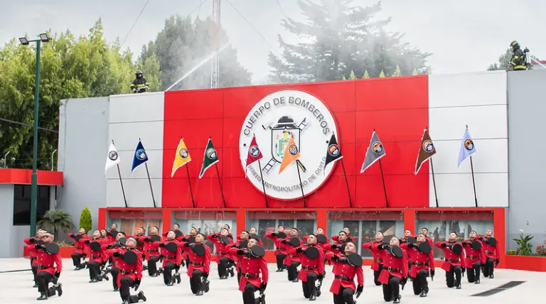 Bomberos de Quito logran certificación internacional de rescate