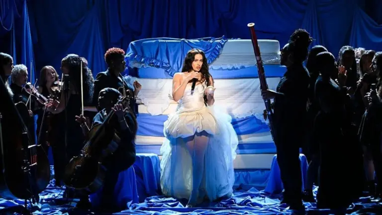 Rosalía transforma un clásico en su LUX Tour 2026 con una voz cautivadora