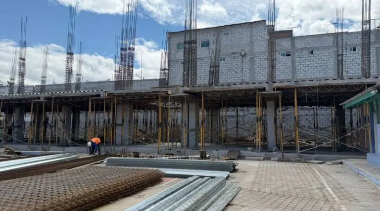 Avance en construcción de aulas en Guayllabamba