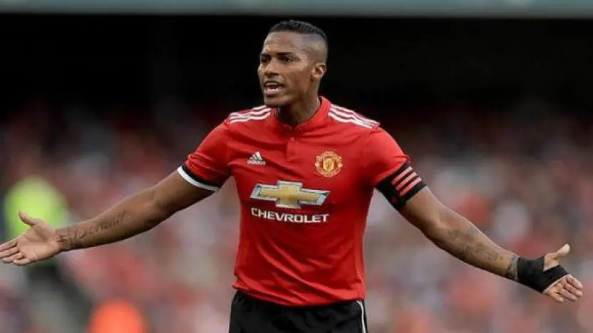 Antonio Valencia recibe homenaje en Manchester United- Últimas noticias Ecuador