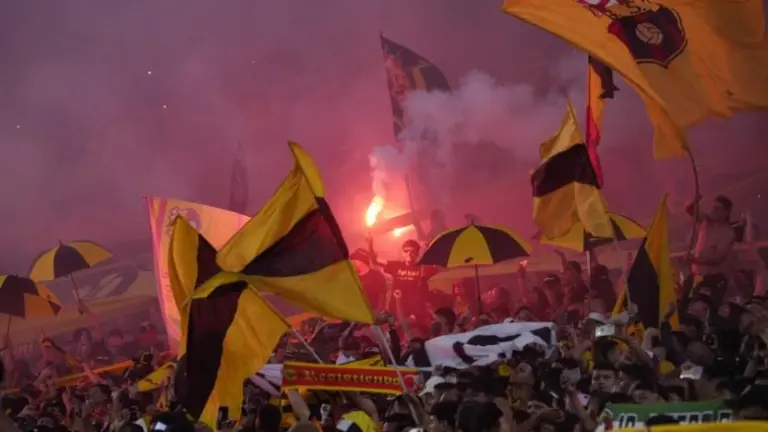 Barcelona prohíbe ingreso vitalicio a hincha xenófobo