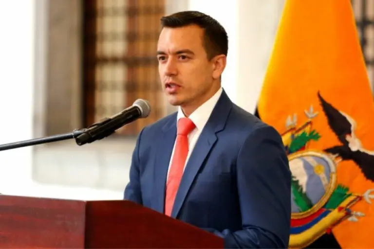 Noboa crea empresa pública para salud