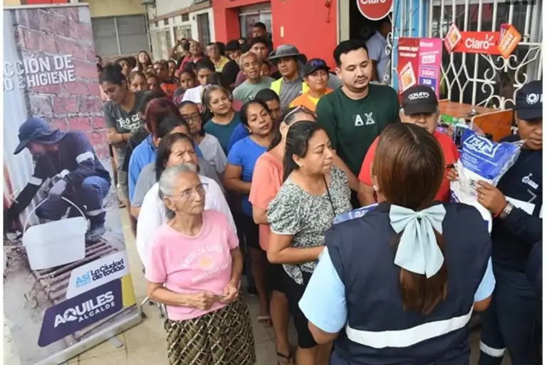 Entregan toldos para combatir dengue en Guayaquil