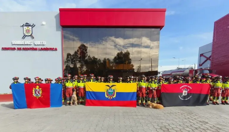 Bomberos de Quito viajan a Venezuela tras los sismos
