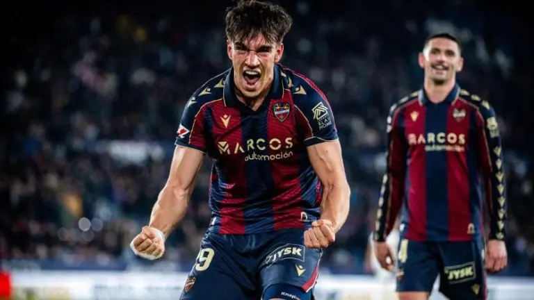Real Madrid ficha a Carlos Espí y refuerza su ataque hasta 2031