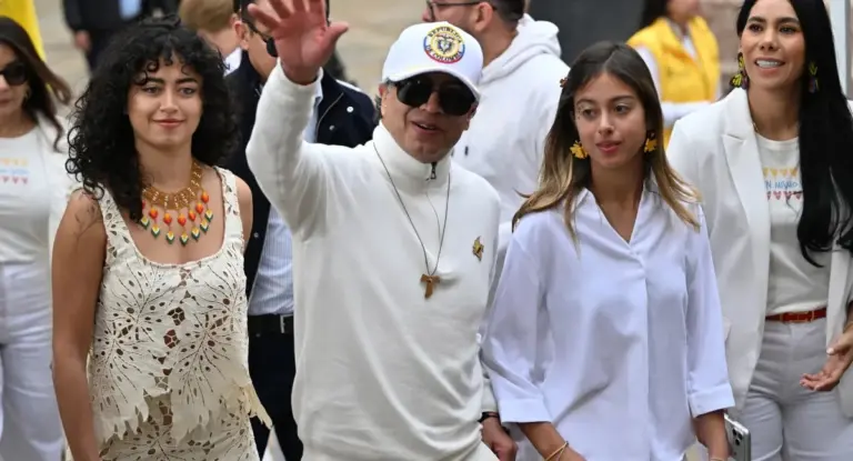 De la Espriella acusa a Petro de golpe