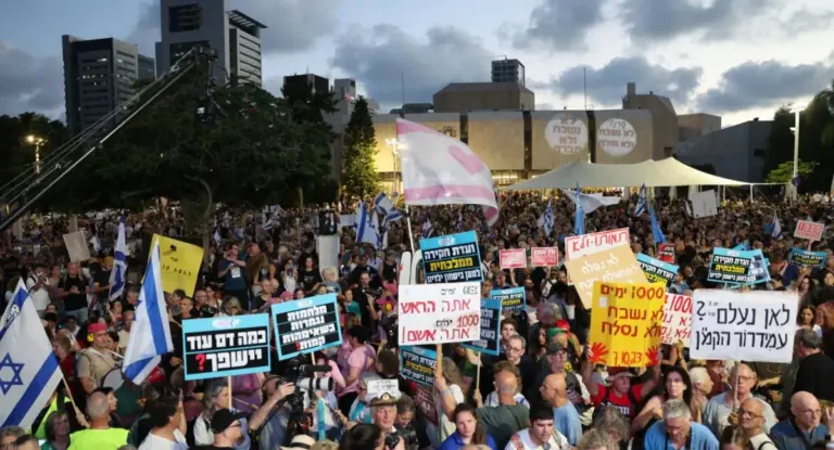 Israel conmemora mil días del ataque