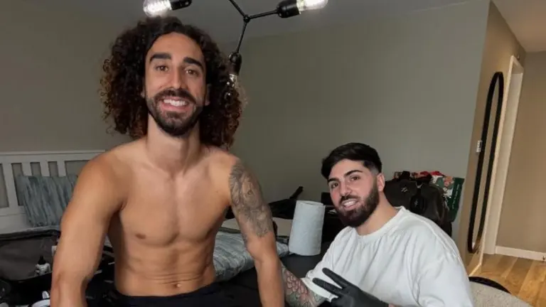 Cucurella se tatúa a Luis de la Fuente y cumple su promesa