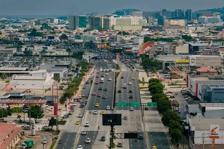 Guayaquil reporta 85 % de avance y prioriza obras viales y agua