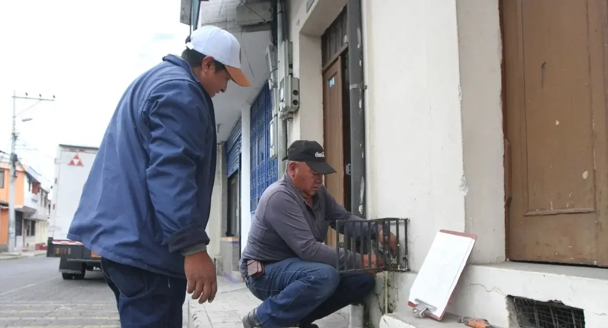Quito acelera medidores de agua para ajustar tasa de basura- Últimas noticias Ecuador