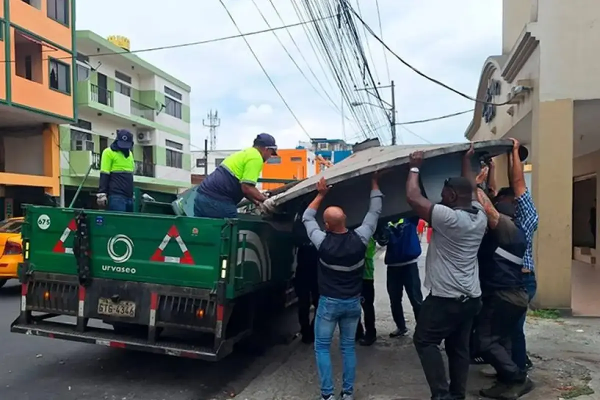 Guayaquil retira quiosco abandonado y despeja José de Antepara- Últimas noticias Ecuador