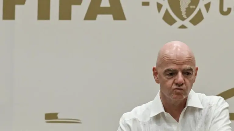 UEFA prepara denuncia penal contra Infantino por plan del Mundial