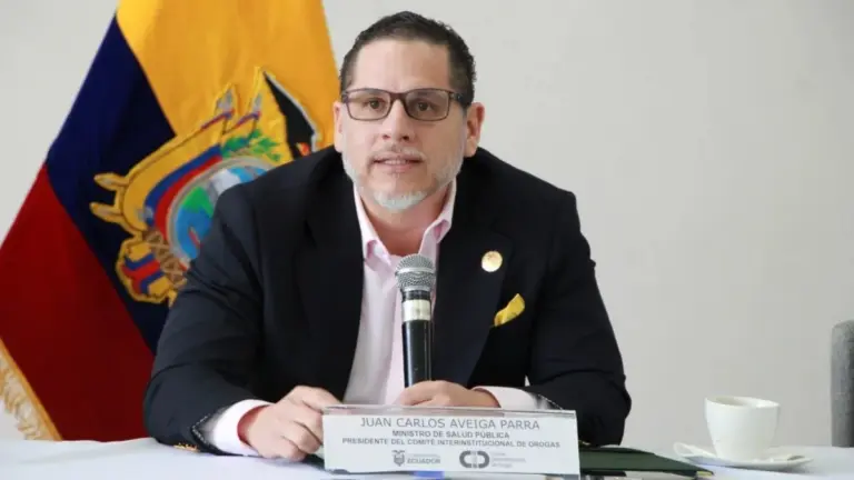 Ministro de Salud desata polémica por venta de medicinas recetadas
