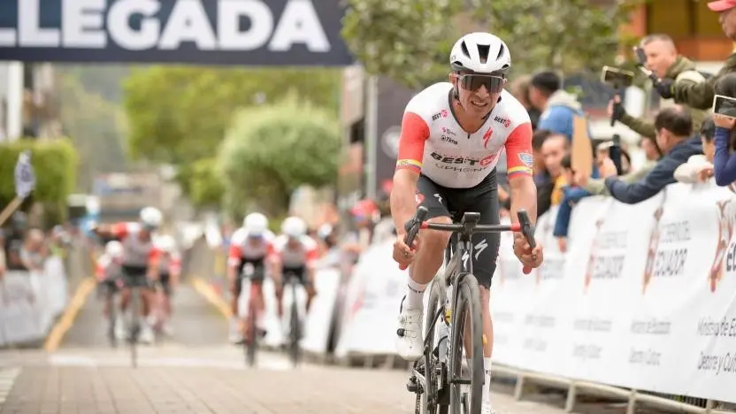Byron Guamá gana la etapa inicial y lidera la Vuelta al Ecuador 2026- Últimas noticias Ecuador