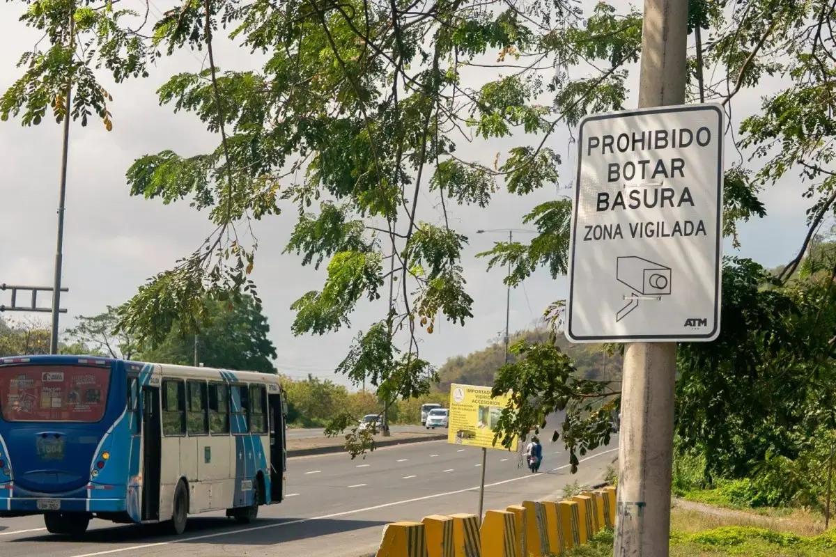 Guayaquil vigila con cámaras y multa por botar escombros- Últimas noticias Ecuador