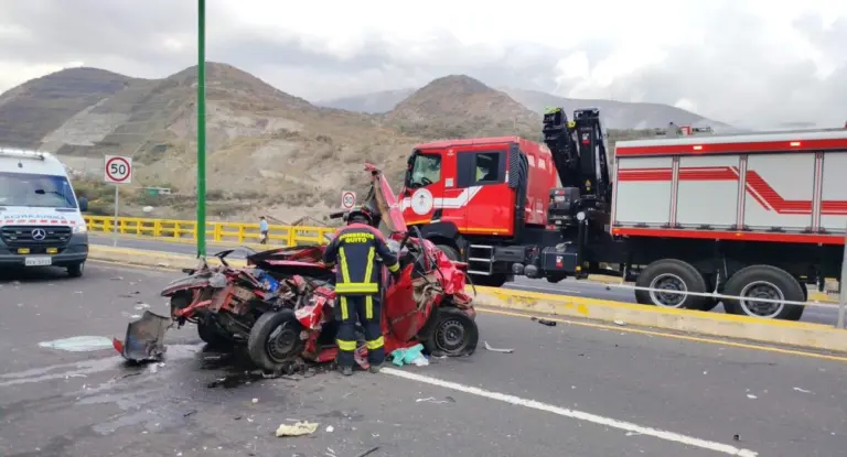 Choque múltiple en Guayllabamba deja daños y posible heridos
