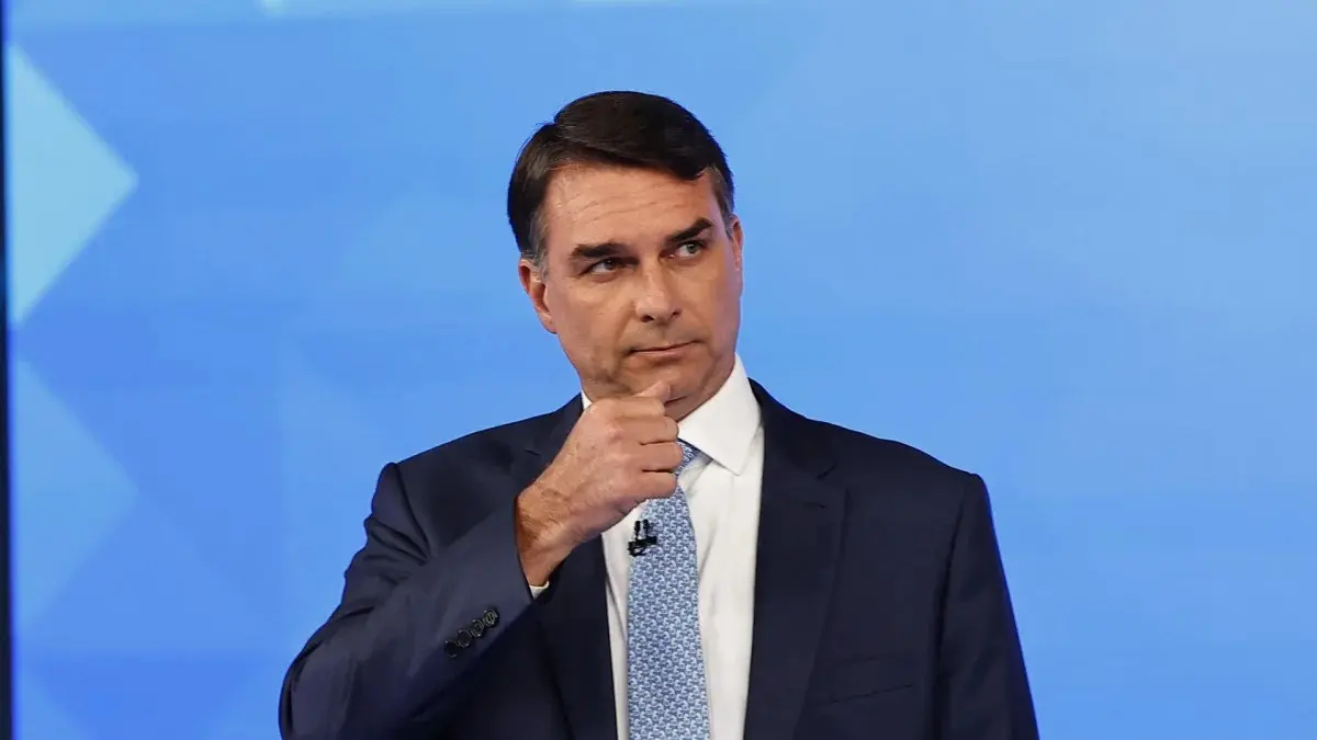 Flávio Bolsonaro escala en Guayaquil tras evadir orden judicial- Últimas noticias Ecuador